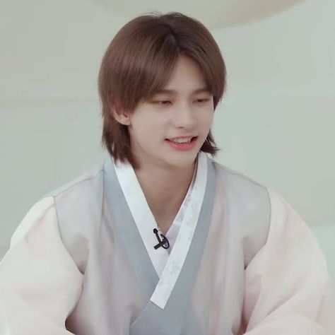 #straykids #skz #hyunjin Hyunjin Hanbok, Hyunjin And In, Male Idols, Skz Hyunjin, Mixtape, Stray Kids