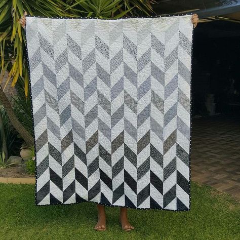 Ombre Quilt Ideas, Monochromatic Quilt Patterns, Herringbone Quilt Pattern, Ombre Quilt Pattern, Ombré Quilts, Monochromatic Quilts, Ombre Quilts, Chevron Quilts, Ombre Quilt