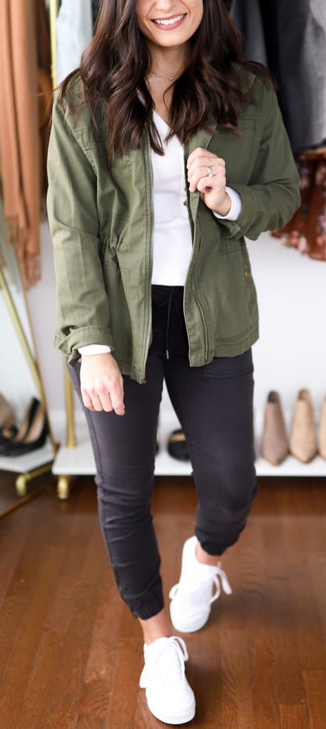 Olive Cargo Jacket Outfit, Army Green Shacket Outfit, Olive Green Jacket Outfit Fall, Olive Green Joggers Outfit Women, Olive Green Shacket Outfit, Olive Jogger Pants Outfit, Olive Green Sweatshirt Outfit, Olive Green Joggers Outfits, Black And Olive Green Outfit