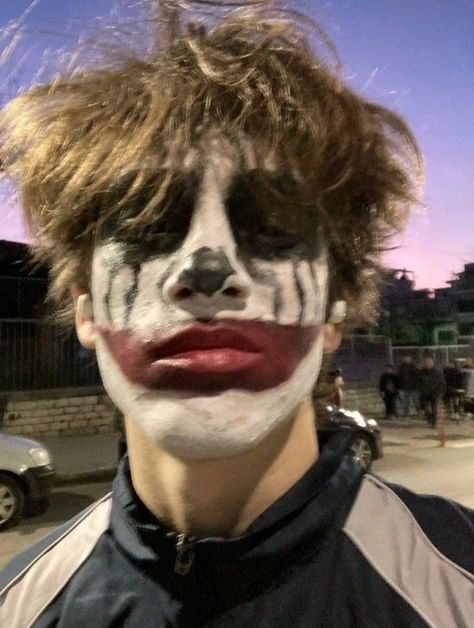 Guys Halloween Makeup, Boy Halloween Makeup, Joker Face Paint, Scary Face Paint, Mens Halloween Makeup, Creepy Clown Makeup, Clown Face Paint, Joker Halloween Costume, Clown Halloween Costumes