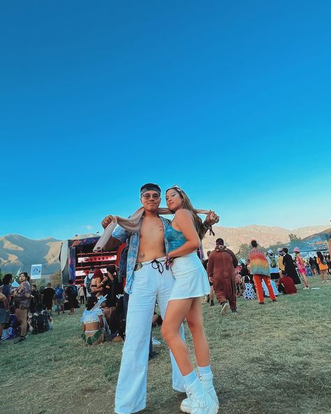 Rave Couples Outfit, Couples Music Festival Outfits, Matching Music Festival Outfits Couples, Couple Coachella Outfits, Couple Poses Festival, Edc Couple Outfits, Matching Festival Outfits Couples, Matching Rave Outfits Couple, Rave Outfits Beyond Wonderland