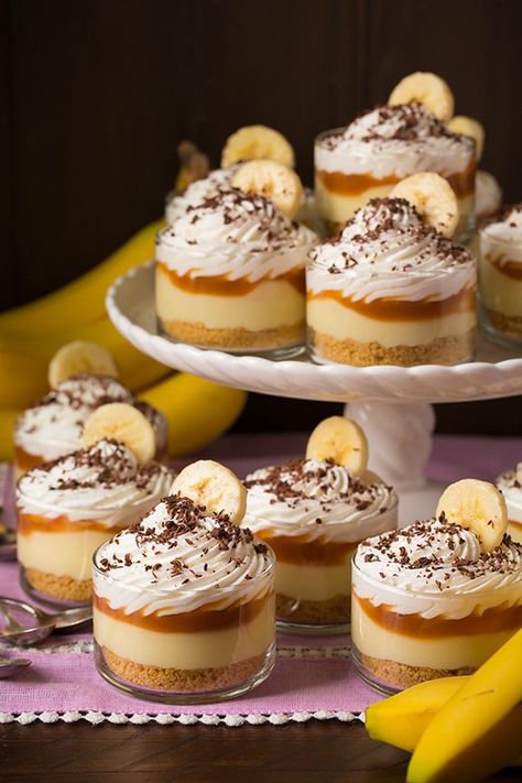 Salted Caramel Sauce Recipe, Mousse Dolce, Banana Cream Pie Recipe, Mini Bananas, Creme Dessert, Banoffee Pie, Cream Pie Recipes, Salted Caramel Sauce, Banana Cream Pie