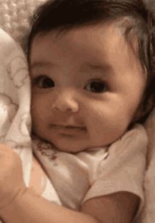 Shy Gif, Face Palm, Funny Baby Faces, Smile Gif, Baby Eyes, Hello Kitty Coloring, Baby Faces, Baby Poses, Baby Smiles