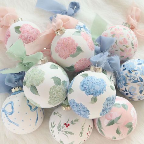 Elizabeth | Painter & Creative Biz Educator en Instagram: “MORE ORNAMENTS ARE COMING! 🎀 Read for all the details! I will be adding more ornaments to elizabethalicestudio.com Wednesday, November 16 …” Bow Ornaments, List To Make, Fancy Christmas Ornaments, Diy Projects Gifts, Christmas Dreaming, Christmas Party Themes, Merry Bright Christmas, Pink Christmas Decorations, Shabby Chic Christmas