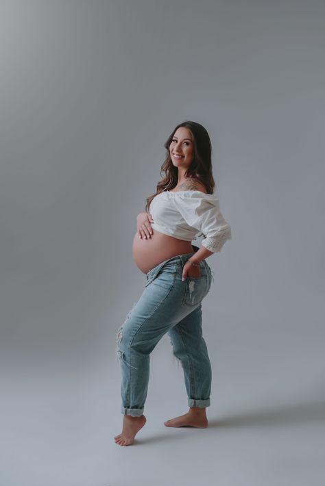 Maternity Picture Outfits, Maternity Studio Photoshoot, Maternity Photography Family, Studio Maternity Photos, Pregnancy Belly Photos, Maternity Photo Outfits, Maternity Photography Poses Couple, Belly Photos, Maternity Photography Poses Pregnancy Pics