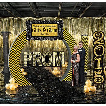 This Glitz and Glam Theme Kit features a trendy chevron pattern that gives a sophisticated look and feel to your party. Glitz And Glam Theme, Glam Graduation Party, Roaring 20s Party Decorations, 20s Party Decorations, Js Prom, Glam Ideas, Prom Themes, 20s Party, Roaring 20s Party