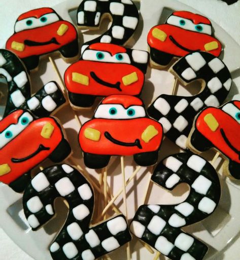 Galletas decoradas con temática de Cars ..#rayomcqueen.. Disney Cars Theme Party, Cars Cookies, Piñata Cars, Disney Cars Birthday Theme, Disney Cars Theme, Car Cookies, Disney Cars Party, Disney Cars Birthday, Cars Birthday Party Disney