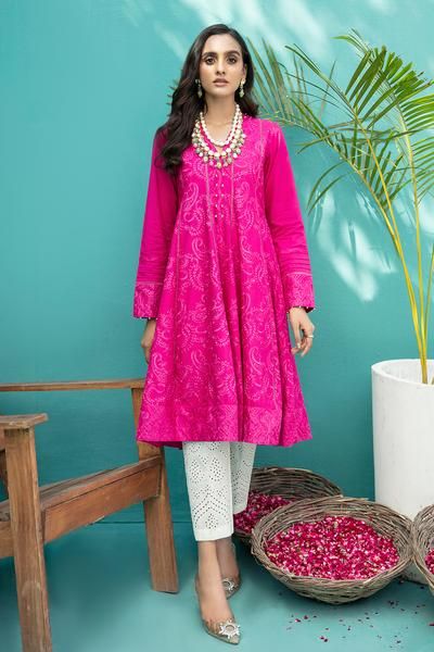 Latest Chaniya Choli Design, Lawn Frock, Choli Design, Design Kurti, Stylish Kurtis Design, Bandhani Dress, Trendy Suits, Designer Kurti Patterns, Indo Western Dress