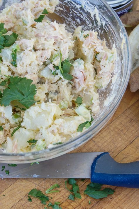 Potato And Tuna Salad, Potato Tuna Salad, Tuna Potato Salad, Tuna Potato Salad Recipe, Fast Dinner Recipes, Tuna Salad Recipe, Layered Salad, Pea Salad, Refreshing Salad