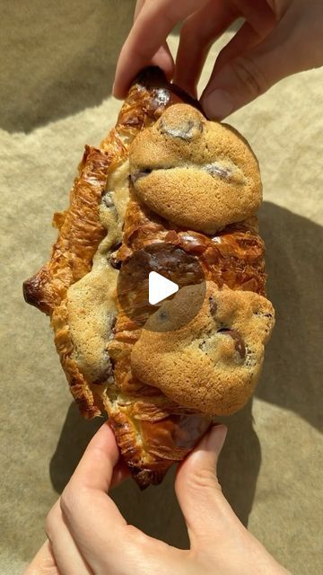 Samah Lakha on Instagram: "Cookie Dough Croissant (Le Crookie) 🥐 

Recreating the viral cookie croissant by @boulangerie_louvard 

Cut a croissant in half and fill with a layer of cookie dough (I used homemade - recipe on my feed). The key is to not overfill the croissant otherwise it will be too sweet and the cookie dough won’t cook. Top with two dollops of cookie dough and then bake in a preheated oven at 180C for ~12 mins or until golden on the outside and slightly gooey inside. Leave to cool slightly before enjoying! 

#lecrookie #cookiedough #croissant #easyrecipe #quickrecipe #asmrfood #tastemade #buzzfeedtasty #food52 #feedfeed #foodporn #dessertideas" Cookie Croissant, Low Carb Cookie Dough, Croissant Dough, Buzzfeed Tasty, Taste Made, Homemade Recipe, Chocolate Chip Cookie Dough, Food 52, Work Ideas