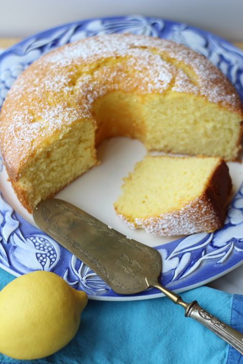 Italian Sponge Cake, Lemon Sponge Cake, Italian Cake, Sponge Cake Recipes, Almond Cakes, Italian Desserts, Savoury Cake, Lemon Cake, Sponge Cake