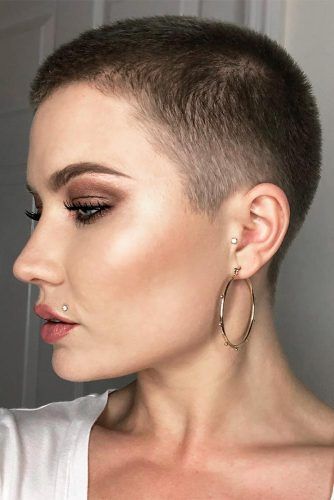 The Best Guide To Womens Fade Haircut Youll Ever Read ★ See more: http://lovehairstyles.com/fade-haircut-women/ Fade Haircut Women, Buzz Haircut, Buzz Cut Women, Short Fade Haircut, Women Pixie Cut, Super Short Haircuts, Buzz Cut Hairstyles, Buzzed Hair, Haircut Types