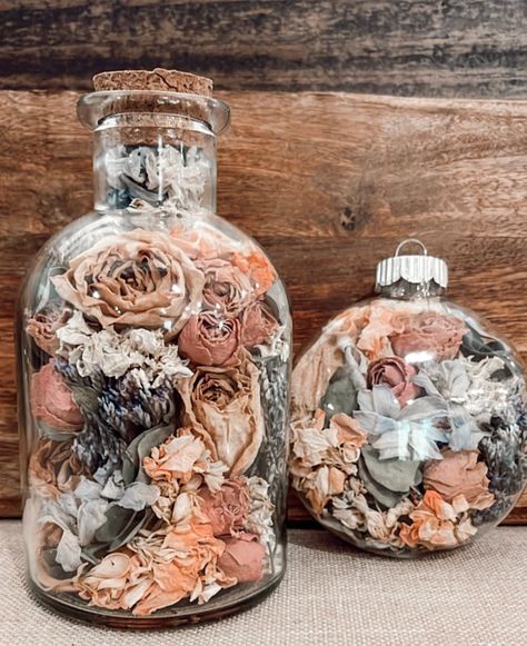 This listing is for BOTH a keepsake bottle and ornament made from your dried bouquet.  Turn your beautiful wedding bouquet, or any other meaningful flowers into a forever keepsake that you can cherish for years to come! Preserved flowers are perfectly positioned inside a glass disk shaped ornament using a special technique and tools. The beautiful keepsake can be displayed in your home and enjoyed for years to come!  *UPCOMING BRIDES! If you are interested in having us professionally dry your bouquet, please use the link below to add this service to your cart before checkout. Must be booked before your wedding! https://www.etsy.com/listing/1208229435/bouquet-drying As soon as your order is placed, I will send detailed instructions on how to properly care for and package your bouquet for sh Dried Flowers Bowl, Wedding Bouquet Shadow Box Display Dried Flowers, Ideas To Preserve Wedding Flowers, Dried Flowers Ideas Bouquet, Dried Flowers In A Jar, How To Preserve Dried Flowers, Dried Bouquet Ideas, Wedding Bouquet Preservation Ideas, Dried Wedding Flowers Keepsake