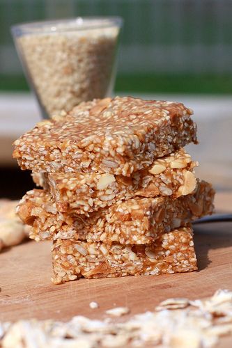 Peanut butter sesame seed granola bars - like Bumble Babies from Bloomingfoods coop Banana Protein Bars, Bake Banana, Healthier Snacks, Nut Bars, Vegan Protein Bars, Protein Bar Recipes, Granola Bar, Sesame Seed, Baked Banana