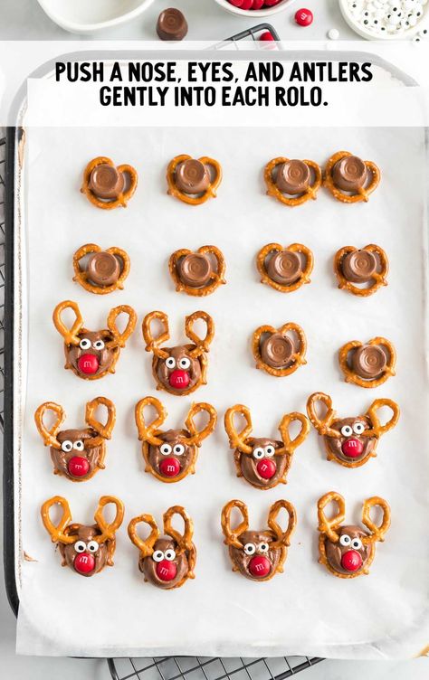 Christmas Deserts Easy, Rollo Pretzels, Reindeer Pretzels, Pretzel Reindeer, Pretzels And Chocolate, Rolo Chocolate, Christmas Bark Recipes, Gingerbread Fudge, Christmas Pretzels