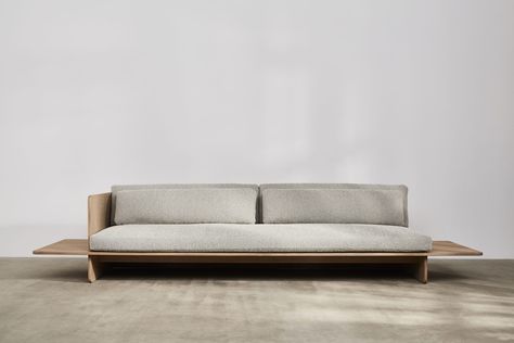 Minimalist modular sofa designed by Space Copenhagen Muse Sofa, Minimalist Furniture Design, Modular Sofa Design, Modular Table, Bank Bed, Space Copenhagen, English Furniture, Modul Sofa, Daybed Sofa