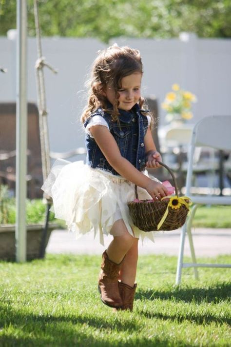 Unique and affordable country wedding ideas for spring, summer, or fall. Country Wedding Flower Girl, Country Wedding Flowers, Country Chic Wedding, Country Wedding Dresses, Wedding Flower Girl, Rustic Country Wedding, Western Wedding, Flower Girls, Country Chic