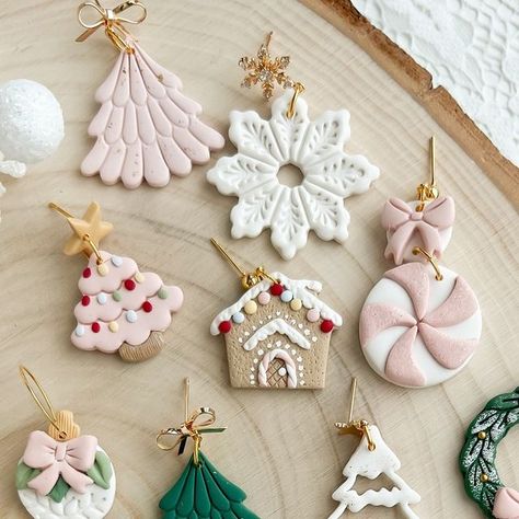 Christmas Ornaments Polymer Clay, Homemade Clay Ornaments, Christmas Clay Earrings Diy, Polymer Clay Ornaments Diy, Clay Ornaments Christmas, Clay Wreath, Polymer Clay Christmas Ornaments, Fimo Christmas, Christmas Clay Earrings