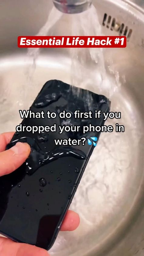 Beach Hacks Clever Ideas, Beach Hacks Kids, Electronics Hacks, Ipad Hacks, Smart Girl, Social Life Hacks, Survival Skills Life Hacks, Beach Necessities, Iphone Life Hacks