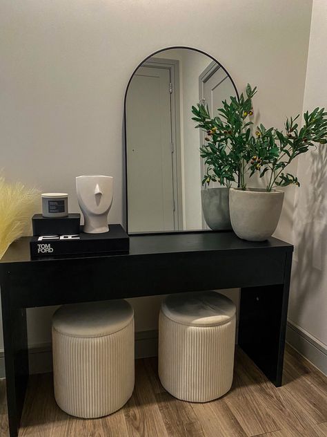 Arch Mirror Entryway Table, Entryway Table Decor Arched Mirror, Modern Minimal Entryway, Black Entryway Decor, Arch Mirror Entryway Ideas, Organic Modern Decor Black, Entryway Mirror Decor, Minimalist Entryway Table Decor Ideas, Ltk Home Decor