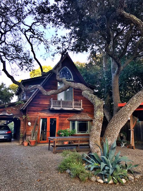 70s Cabin Exterior, Rustic Cabins In The Woods Interior, Rustic Cabins In The Woods, Cabins In The Woods Interior, Chevy K10, Dream House Aesthetic, Cabin Aesthetic, Forest Cottage, Magic House