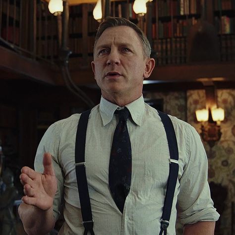 Knives Out Benoit Blanc, Benoit Blanc Outfit, Daniel Craig Knives Out, Benoit Blanc Aesthetic, Knives Out Aesthetic, Thumbnail Material, Knives Out, Daniel Craig Style, Top 10 Actors