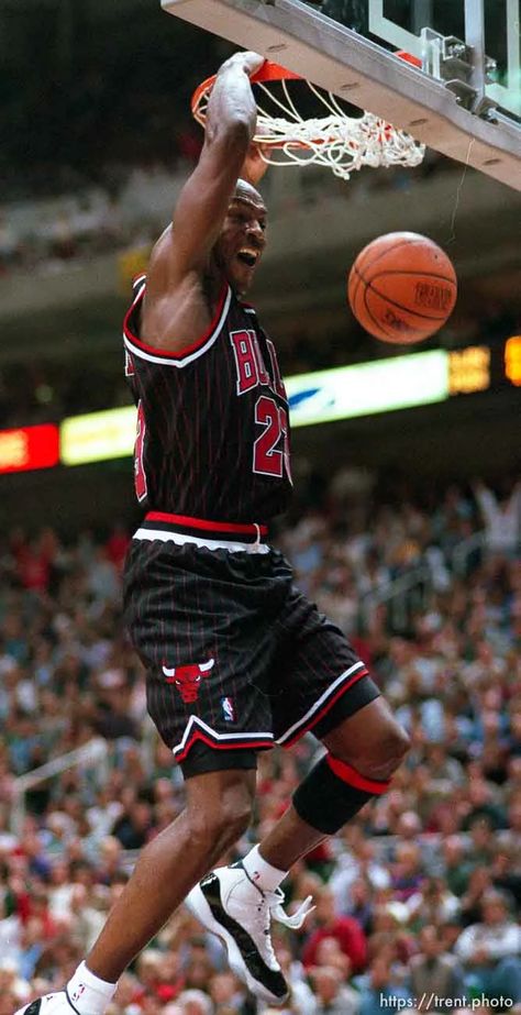 Michael Jordan Images, Michael Jordan Dunking, Mike Jordan, Chicago Bulls Team, Michael Jordan Art, Michael Jordan Photos, Jeffrey Jordan, Michael Jordan Pictures, Jordan Bulls