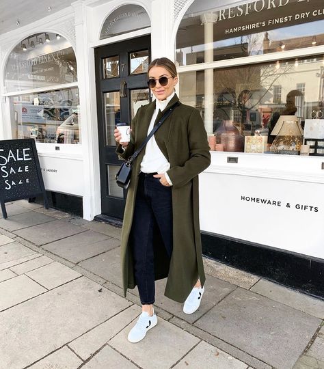 Green Wool Coat Outfit, Khaki Coat Outfit, Green Coat Outfit, Nadia Anya, Wool Coat Outfit, Trenchcoat Outfit, Green Wool Coat, Khaki Coat, Pastel Outfit