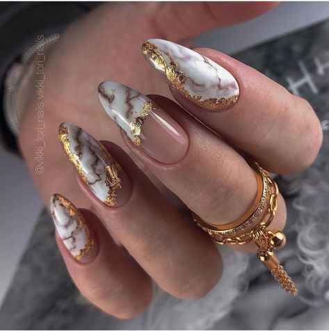 Almond Acrylic Nails Designs, Romantic Nails, Diy Acrylic Nails, Beauty Nails Design, Almond Acrylic Nails, Gem Nails, Foil Nails, New Year's Nails, Marble Nails