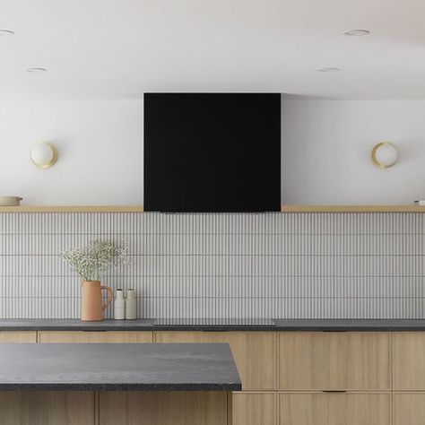 Swede on Instagram: "Create an iconic but classic kitchen by mixing warm neutral tones and textures, like design partner @hoogainteriordesign did in our Oak Bay project. Mastered layering creates depth and interest for a cozy space that will stand the test of time. Millwork: @swedekitchens Design: @hoogainteriordesign Photography: @jodybeckphotography" Classic Kitchen, Classic Kitchens, Cozy Space, The Test, Neutral Tones, Layering, Texture, Lighting, Photography