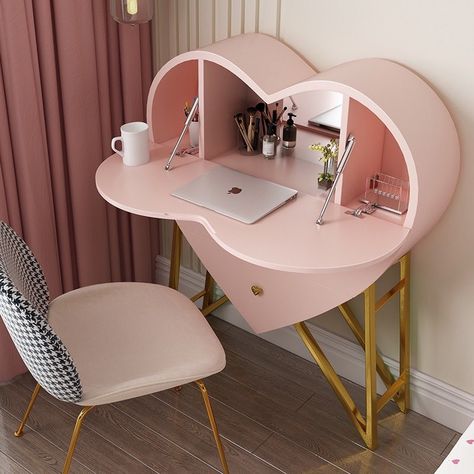 Heart shaped desk 💕 cute Heart Shape Dress, Small Dressing Table, Bedroom Furniture Dresser, Multifunctional Furniture, Cute Room Decor, Dream House Decor, New Room, Decoration Table, Small Bedroom