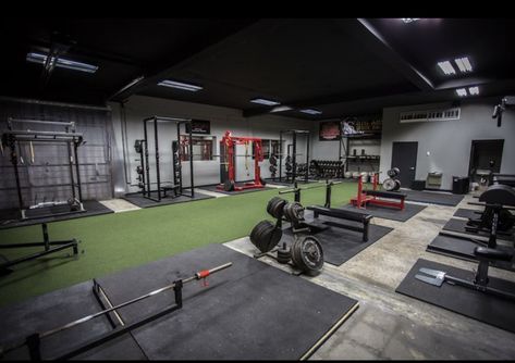 Home Gym Luxury, Gym Layouts, Gym Interiors, Gym Luxury, Warehouse Gym, Gym Plans, Powerlifting Gym, Dream Gym, Gym Design Interior