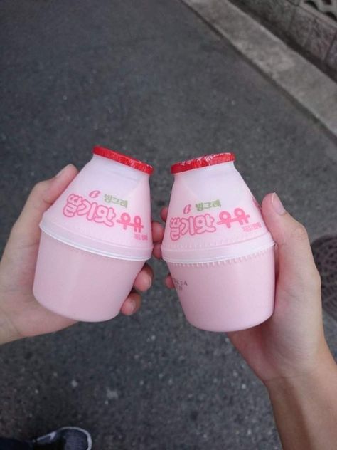 Milky Aesthetic, Korean Drinks, Kawaii Cups, Grad Party Decorations, Asian Snacks, Fashion Drawing Tutorial, Banana Milk, Pink Foods, Sweet Drinks