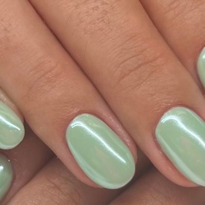 Pearl Green Nails, Mint Green Chrome Nails, Green Glazed Nails, Sage Green Chrome Nails, Mint Chrome Nails, Light Green Chrome Nails, Light Green Nail Ideas, Pale Green Nails, Nail Doodles