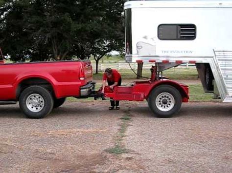 Trailer Hitch Ideas, 5th Wheel Travel Trailers, Airstream Basecamp, Lightweight Trailers, Mercedes Van, Fifth Wheel Hitch, Carros Bmw, Trailer Ideas, Light Trailer