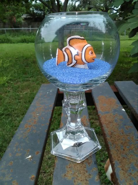 Finding Nemo Centerpiece Finding Nemo Centerpieces Diy, Finding Nemo Centerpieces Ideas, Nemo Centerpieces Ideas, Finding Nemo Centerpieces, Finding Nemo Baby, Nemo Baby Shower, Finding Dory Birthday Party, Nemo Baby, Dory Birthday Party