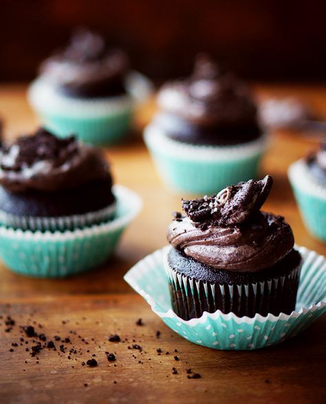 Moist Chocolate Cupcakes with Oreo Cream Cheese Frosting :: Foodess Oreo Cream Cheese Frosting, Oreo Cream Cheese, Moist Chocolate Cupcakes, Oreo Frosting, Cake Brownie, Chocolate Cupcakes Moist, Oreo Cream, Cupcake Recipes Chocolate, Moist Chocolate Cake