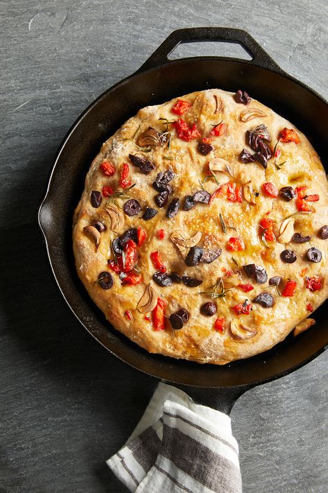 No-Knead Skillet Focaccia Popover Recipes, Spaghetti Sides Dishes, Samin Nosrat, Homemade Focaccia Bread, Homemade Focaccia, Easter Bread Recipe, Beautiful Bread, Focaccia Bread Recipe, Flatbread Recipe