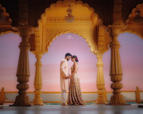 PRE-WEDDING / SETS IN THE CITY / PRE-WEDDING POSES Pre Wedding Photoshoot Props, Indian Bride Photography Poses, Indian Wedding Poses, Wedding Stills, Pre Wedding Photoshoot Outfit, Wedding Photo Studio, Wedding Photoshoot Props, Pre Wedding Shoot Ideas, Pre Wedding Photoshoot Outdoor