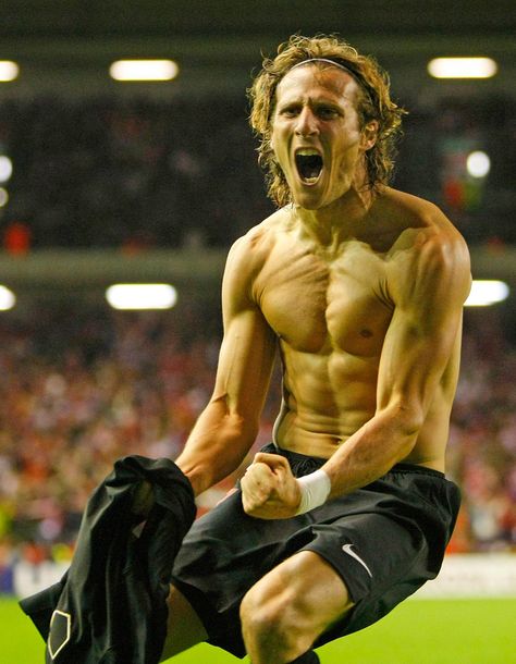 Diego Forlan Diego Forlan, Neymar Football, Association Football, Football Poster, Europa League, Football Soccer, Soccer Players, Football Team, Neymar