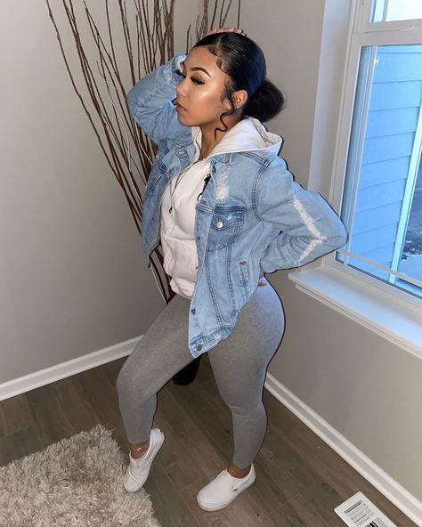 she super bad, and bouta bag 💸🤍 Teenage Outfits, نظارات شمسية, Populaire Outfits, Swag Outfits For Girls, Tomboy Style Outfits, Chill Outfits, Looks Street Style, Ținută Casual