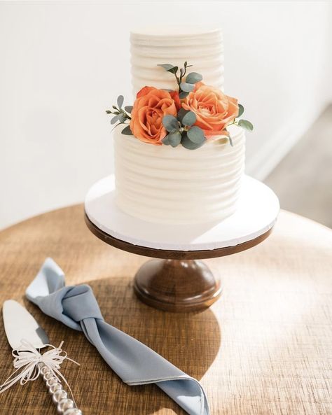 Wedding Cake Orange Flowers, Wedding Cake With Orange Flowers, Wedding Cake Orange, Wedding Cake Hydrangea, Small Wedding Cake, Orange Wedding Cake, Black Wedding Cake, 2 Tier Wedding Cakes, Cake Orange