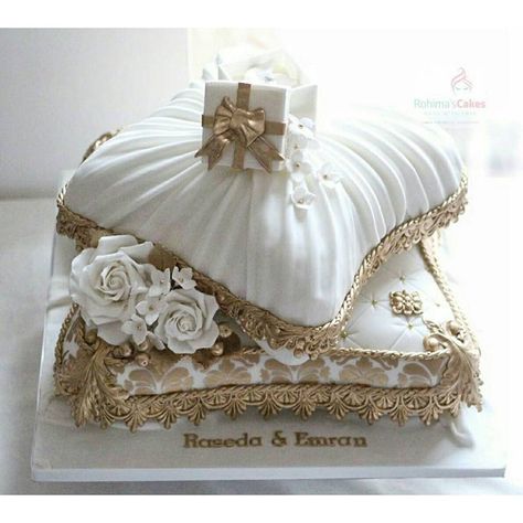 Pillow Cake Ideas, Cake Decorating Simple, Pillow Cake, Pillow Cakes, Prince Cake, Royal Cakes, Macaron Cake, Big Wedding Cakes, Wedding Cake Pictures