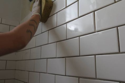 Black Tile Grout, How To Grout, Diy Grout, Sealing Grout, Tea Tree Oil Uses, How To Tile, Kitchen Bohemian, Bohemian Bathroom, Traditional Dining Rooms