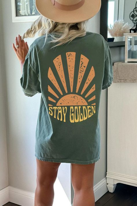 Oversized T Shirts Aesthetic, Sunshine Tshirt Design, Sun Shirt Design, Retro Tshirt Design Ideas, Surf Tshirt Design Ideas, Surf Shirts Graphic Tees, Cute Graphic Tees Aesthetic, Aesthetic Tshirt Graphic Tees, Boho Tshirt Design