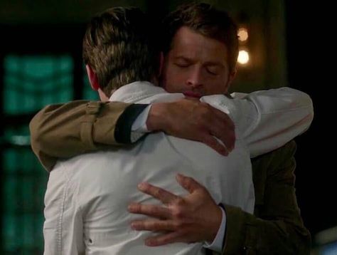 Best hug in SPN after all the destiel hugs #misha #castiel #supernatural #spnfamily #spn #cas #cass #mishacollins #destiel #jensenackles… Jack And Castiel, Castiel And Jack, Hug Therapy, Supernatural Jack, Hug Pictures, Andrew Mcmahon, Cormac Mccarthy, Happy Hug Day, Man Hug