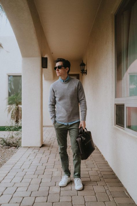 How to Dress Well: 9 Basic Style Tips for Men in 2019 - The Modest Man Sneakers Smart Casual, White Sneakers Outfit, Smart Casual Menswear, Minimalist Men, Casual Basics, Smart Casual Men, 여름 스타일, Mens Fashion Smart, Mens Style Guide