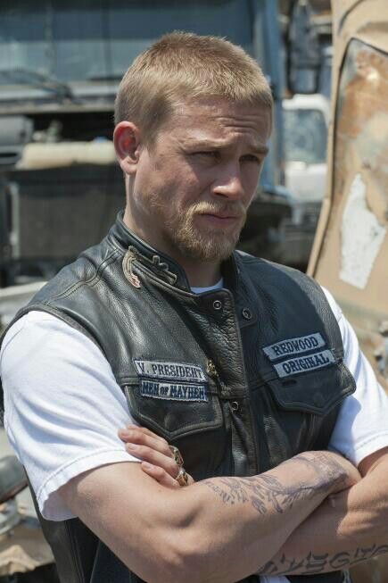 Jax Teller--love the crew cut...... Sons Of Anarchy Tara, Sons Of Anarchy Characters, Sons Of Anarchy Jax Teller, Charlie Hunnam Sons Of Anarchy, Sons Of Anarchy Motorcycles, Sons Of Anarchy Samcro, Carla Diaz, Son Of Anarchy, Jax Teller