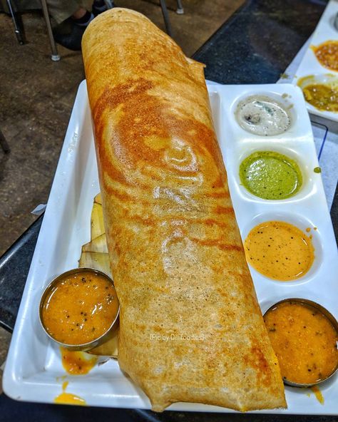 11 Authentic Street Foods That People Eat Around the World Masala Dosa, Heineken Beer, Street Foods, People Eating, Santa Lucia, Street Food, Persona, Around The World, Beer