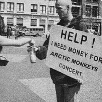 Louis Tomlinson One Direction, Arctic Monkeys Concert, The Nbhd, One Direction Harry Styles, Artic Monkeys, One Direction Harry, I'm With The Band, Alex Turner, Need Money